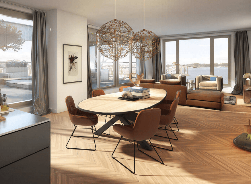 Luxe eetkamer met ovale eettafel, leren stoelen, geometrische hanglampen en uitzicht over het water vanuit een ruim opgezet appartement met houten visgraatvloer.